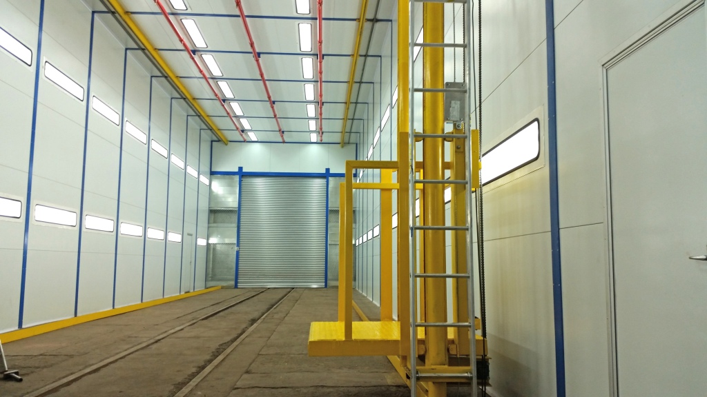 Paint-booth-with-man-rider-Koedespoort-Lowe-res-1024×576-2